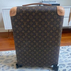 Authentic LV Horizon 50 Monogram carry on suitcase.